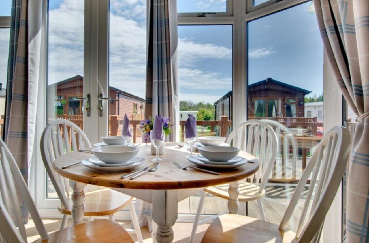 Stunning 3-Bed Hot Tub Lodge Northumberland Felton  Luaran gambar